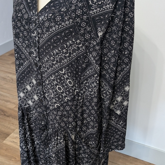 Women's dress - Picture 2 of 11